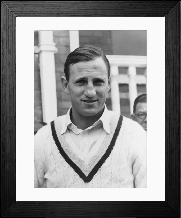 Framed Print : Cricket Len Hutton B3523 / 1CN Framed Print : Cricket Len Hutton B3523 / 1CN