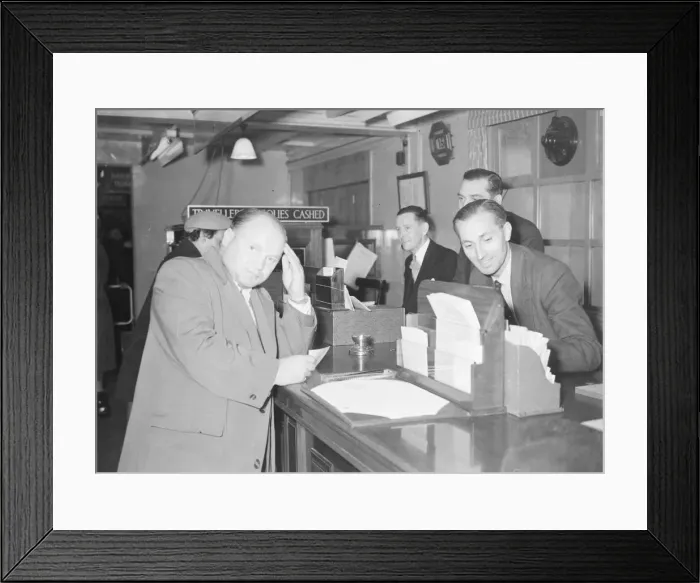 Framed Print : Bookmaker Jimmy McRae SP 16 / 9 / 1951 XP0000 B4393 / 2 Framed Print : Bookmaker Jimmy McRae SP 16 / 9 / 1951 XP0000 B4393 / 2