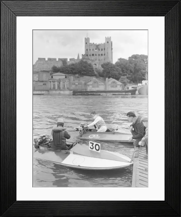 Framed Print : Hydroplane Racing Rochester Rochester Castle in Background Framed Print : Hydroplane Racing Rochester Rochester Castle in Background