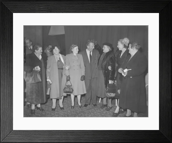 Framed Print : Charladies Party Wilfred Pickles 23 / 11 / 1951 B5499 / 2 Framed Print : Charladies Party Wilfred Pickles 23 / 11 / 1951 B5499 / 2