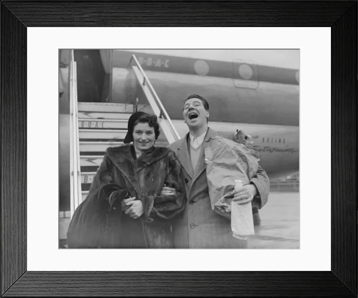 Framed Print : Max Bygraves & Wife Return from US. 1951 B5705  /  3 vfr1
