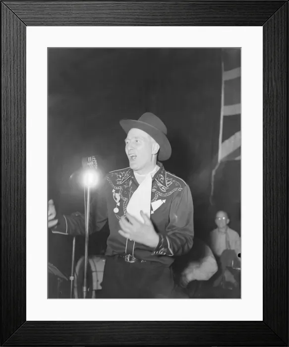 Framed Print : Square Dancing in London 1951 21 / 12 / 1951 XP0000 B5414 / 5 Framed Print : Square Dancing in London 1951 21 / 12 / 1951 XP0000 B5414 / 5