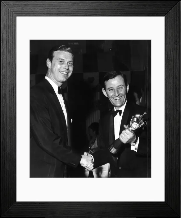 Framed Print : Bobby Butlin presents Reg Smythe with jester award 1963 during ceremony in London Framed Print : Bobby Butlin presents Reg Smythe with jester award 1963 during ceremony in London