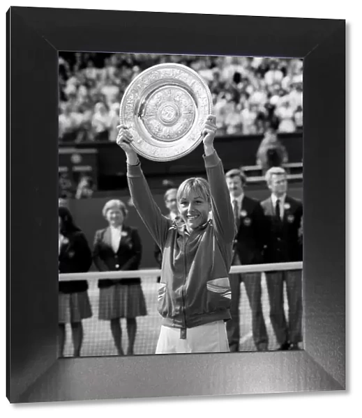 Martina Navratilova wins the Wimbledon womens final 1982 against Chris Evert on centre