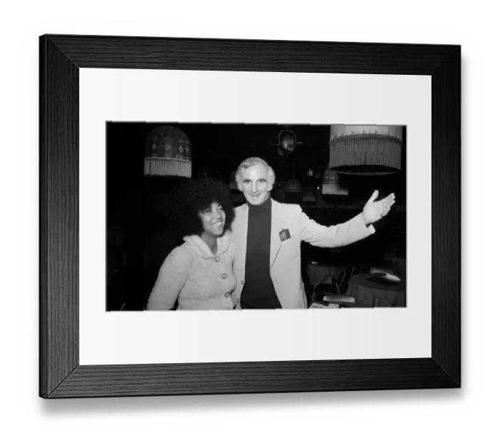 Framed Print : 1970s Jazz and Folk singer Linda Lewis with Ronnie Scott at his club in London
