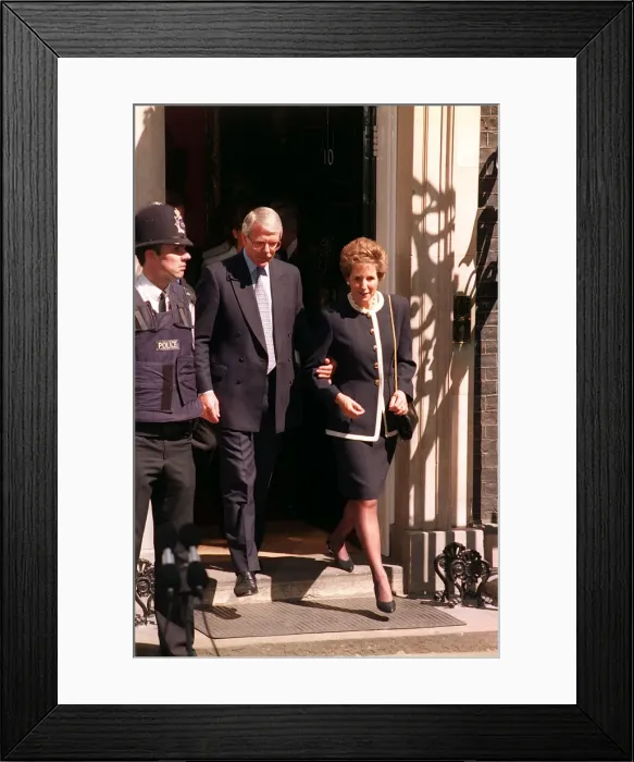 Framed Print : Last day at 10 Downing Steet for John Major MP 2 / 5 / 97 and wife Norma Framed Print : Last day at 10 Downing Steet for John Major MP 2 / 5 / 97 and wife Norma