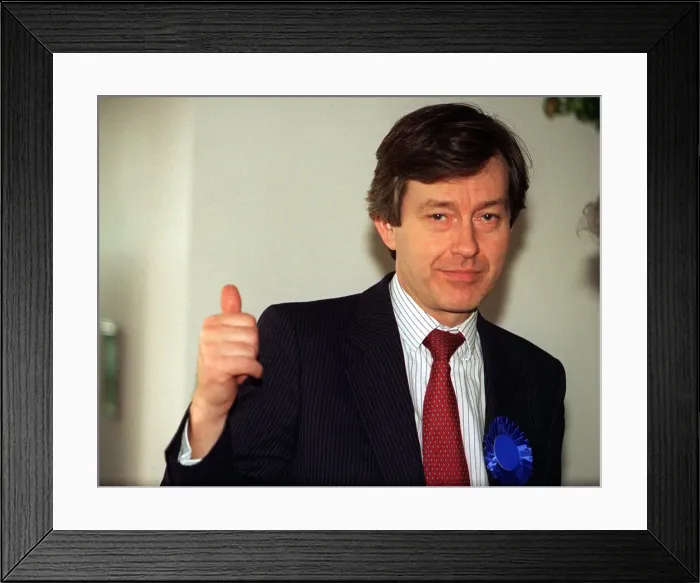 Framed Print : Health Secretary Stephen Dorrell gives the thumbs up sign at Warrington hospital MP Framed Print : Health Secretary Stephen Dorrell gives the thumbs up sign at Warrington hospital MP