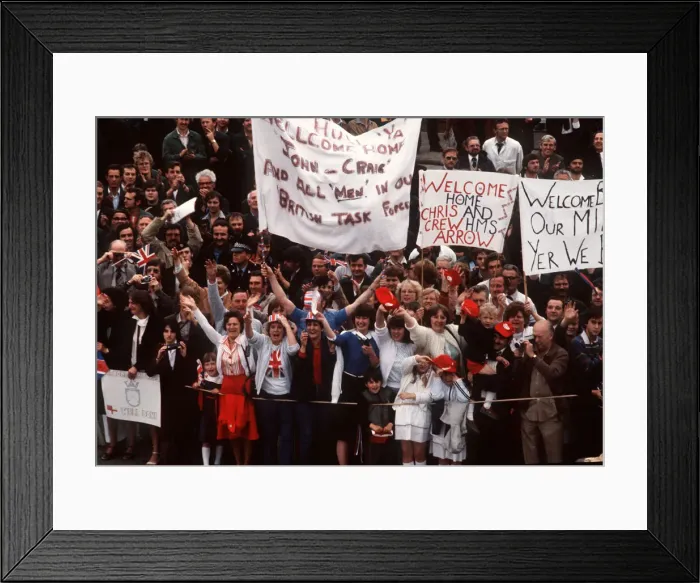 Framed Print : HMS Arrow returns to Plymouth to the cheer of the crowds after service in the Falklands Framed Print : HMS Arrow returns to Plymouth to the cheer of the crowds after service in the Falklands