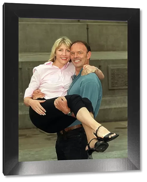 Heather Mills with fiance Chris Terrill July 1999 outside Trafalgar square