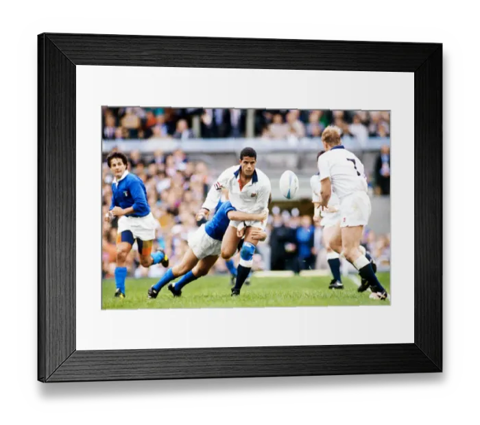 Framed Print : Jeremy Guscott plays with his England team against Italy in the Rugby World Cup 1991