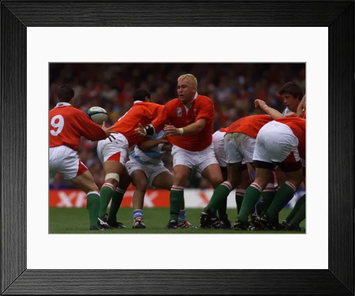 Framed Print : Scott Quinnell passes to Rob Howley in October 1999, during the Wales v Argentina rugby Framed Print : Scott Quinnell passes to Rob Howley in October 1999, during the Wales v Argentina rugby
