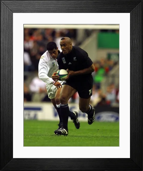 Framed Print : Jonah Lomu scoring a try Oct 1999 breaks the tackle of Jeremy Guscott to go Framed Print : Jonah Lomu scoring a try Oct 1999 breaks the tackle of Jeremy Guscott to go
