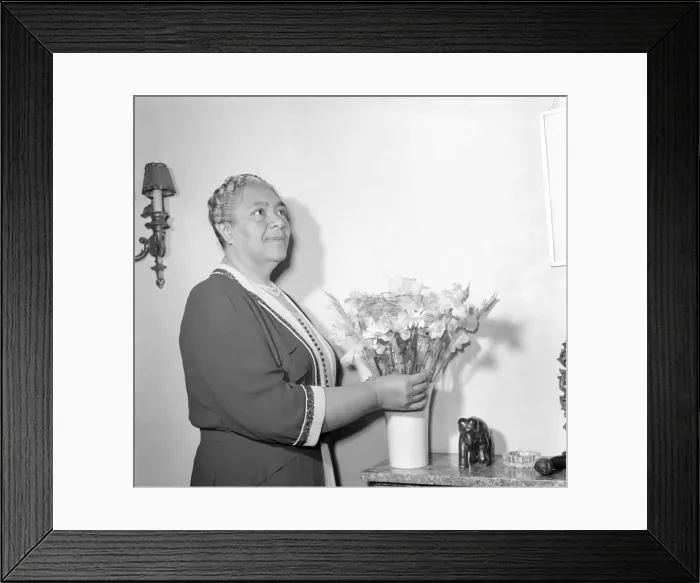 Framed Print : The Queen Salote of the Tongas who drove around the Coronation route in an open carriage Framed Print : The Queen Salote of the Tongas who drove around the Coronation route in an open carriage