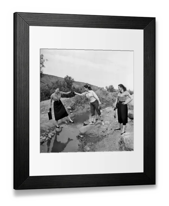 Framed Print : French actresses on a visit to Morroco on a tour of the local countryside near Marrakech