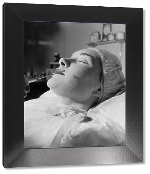 Face Treatment - June Thorburn. December 1952 C6104 - 002