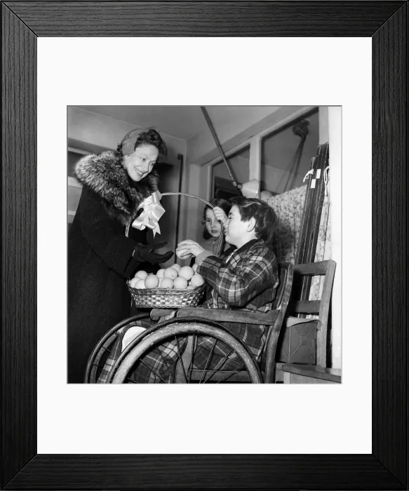 Framed Print : MME. E. Elath (Israel. ) At GT. Ormond St. Hospital. December 1952 C6122 Framed Print : MME. E. Elath (Israel. ) At GT. Ormond St. Hospital. December 1952 C6122