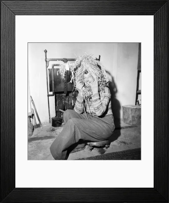 Framed Print : Woman from Great Blasket Island, Off The Dingle Peninsula, Co. Kerry, Ireland Framed Print : Woman from Great Blasket Island, Off The Dingle Peninsula, Co. Kerry, Ireland