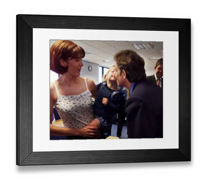 Framed Print : Prime Minister Tony Blair visits Tyneside: Kirsty Pearson with daughter