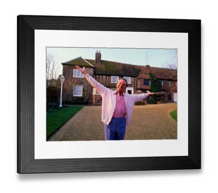 Framed Print : Bob Monkhouse outside house arms spread April 1989