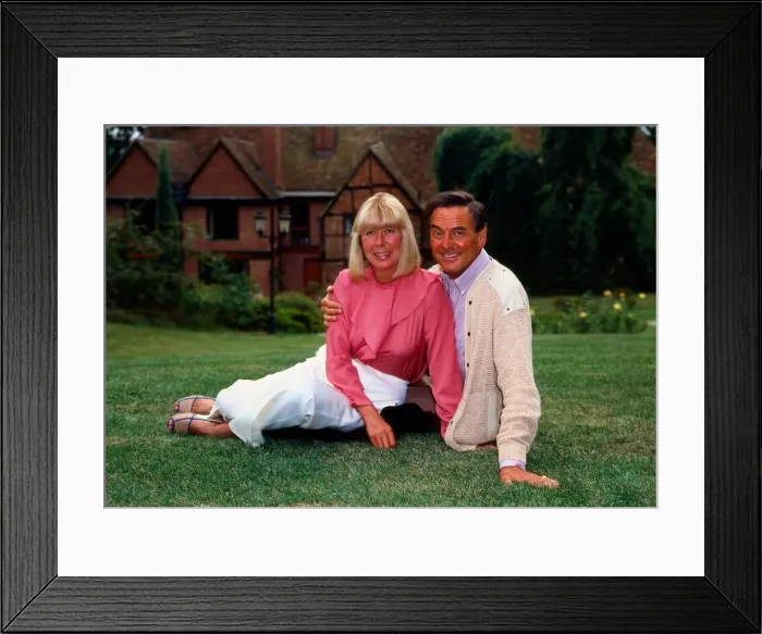 Framed Print : Bob Monkhouse with his wife Jackie September 1984 Framed Print : Bob Monkhouse with his wife Jackie September 1984