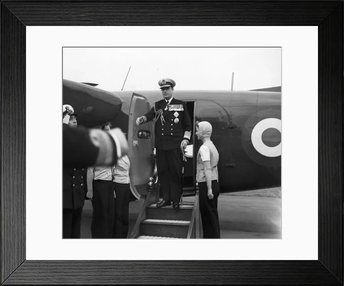 Framed Print : First Sea Lord of the Admiralty Earl Mountbatten visiting the RNAS at Lee On Solent 1955 Framed Print : First Sea Lord of the Admiralty Earl Mountbatten visiting the RNAS at Lee On Solent 1955