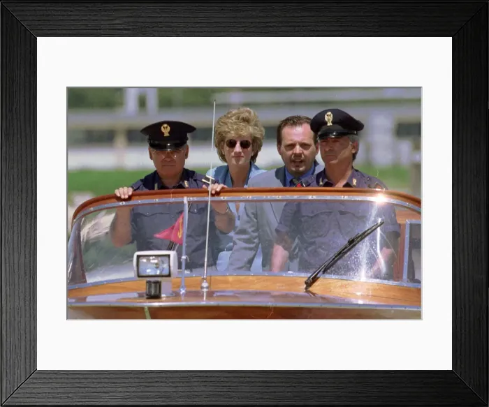Framed Print : Diana, Princess of Wales arrives in the Italian city of Venice by boat Framed Print : Diana, Princess of Wales arrives in the Italian city of Venice by boat