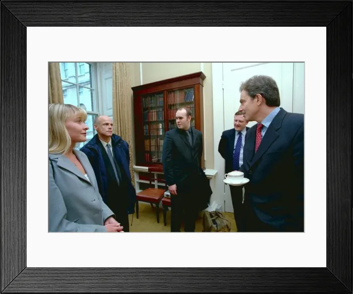 Framed Print : PM Tony Blair chats with Scott Armstrong, Jackie Hall and David Young during their visit