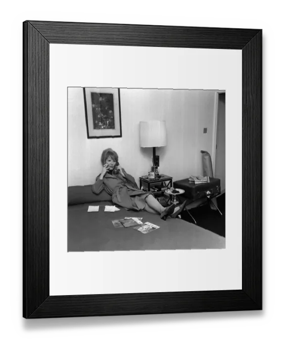 Framed Print : Petula Clark and her husband Claude Wolff went shopping in Regent Street when they were Framed Print : Petula Clark and her husband Claude Wolff went shopping in Regent Street when they were