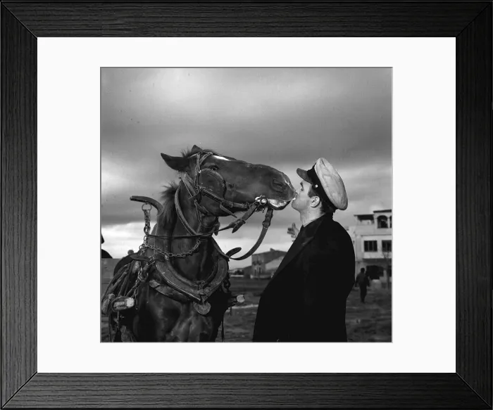 Framed Print : Stanley Baker 1958 making film Sea Fury in Estratit Costa Brava Spain