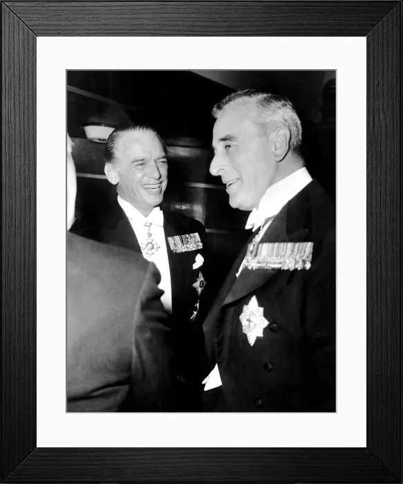 Framed Print : Sir Douglas Fairbanks & Lord Mountbatten Framed Print : Sir Douglas Fairbanks & Lord Mountbatten
