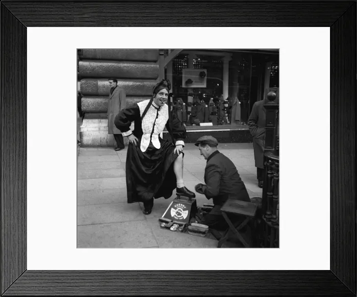 Framed Print : Norman Wisdom 1958 as Charleys Aunt'for new musical version Framed Print : Norman Wisdom 1958 as Charleys Aunt'for new musical version