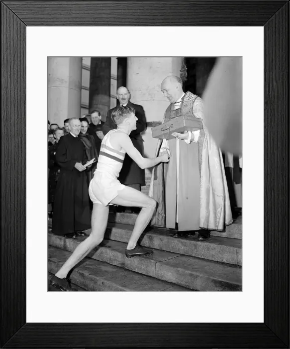 Framed Print : Roger Bannister arrives at the steps of St Martins in the Field with a red dispatch box Framed Print : Roger Bannister arrives at the steps of St Martins in the Field with a red dispatch box