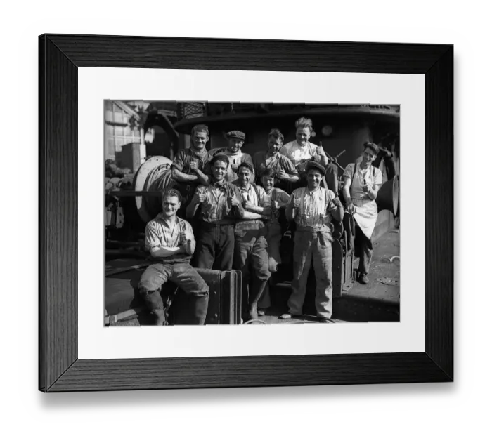 Framed Print : Merchant Seamen during WW2 giving the Thumbs Up'Circa 1940