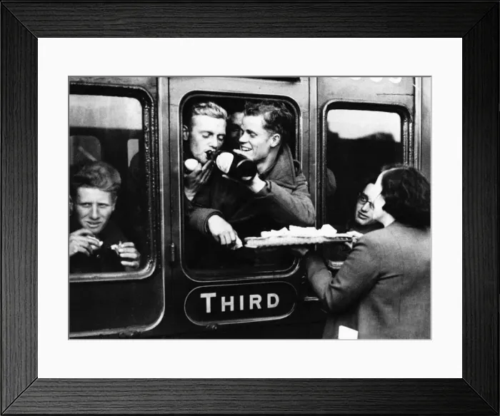Framed Print : Evacuation of troops from Dunkirk 26th May to 4th June 1940
