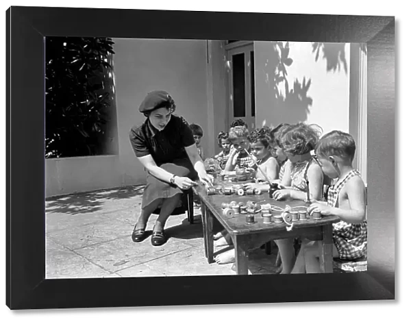 Children cool down at the Hollyshaw residential nursery. June 1950 O24480-002