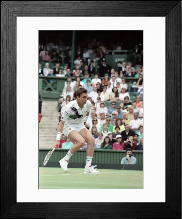 Framed Print : All England Lawn Tennis Championships at Wimbledon. Mens Singles Third Round match Framed Print : All England Lawn Tennis Championships at Wimbledon. Mens Singles Third Round match