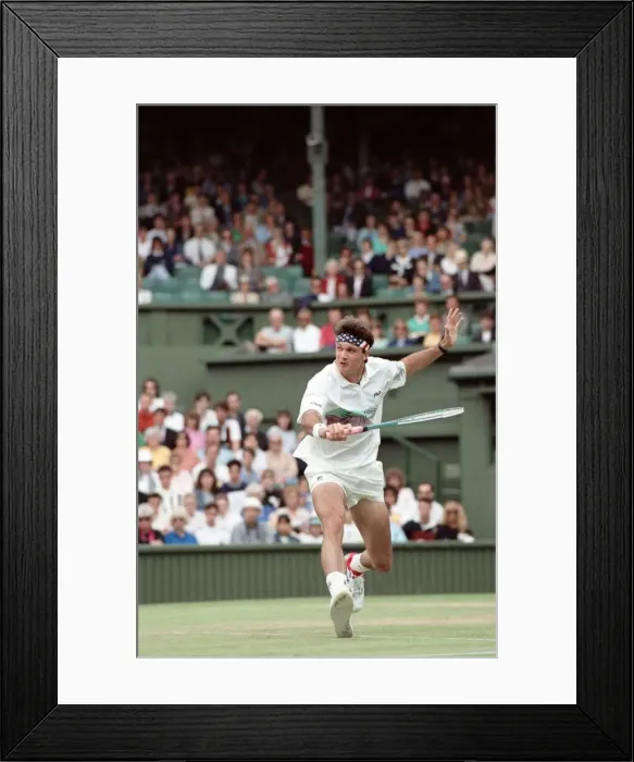 Framed Print : All England Lawn Tennis Championships at Wimbledon. Mens Singles Third Round match Framed Print : All England Lawn Tennis Championships at Wimbledon. Mens Singles Third Round match