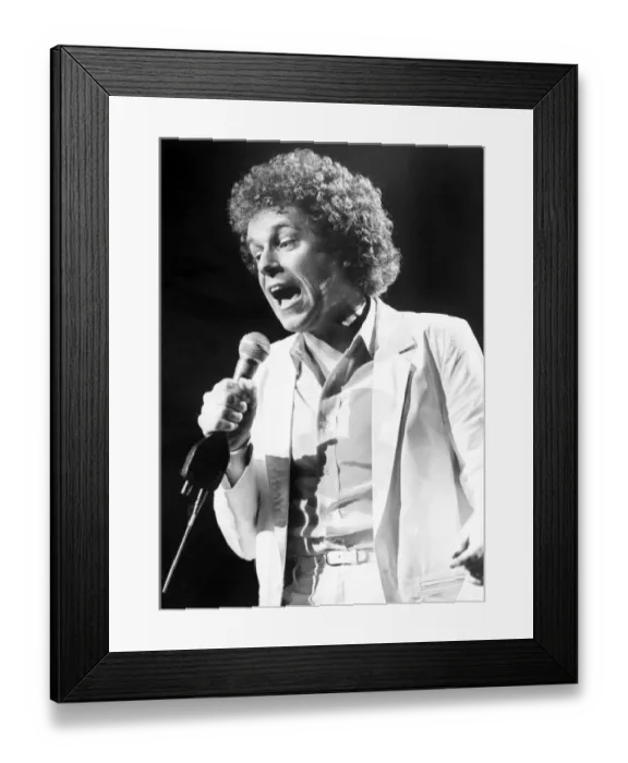 Framed Print : Leo Sayer in concert at Coventrys Apollo theatre 23rd April 1983