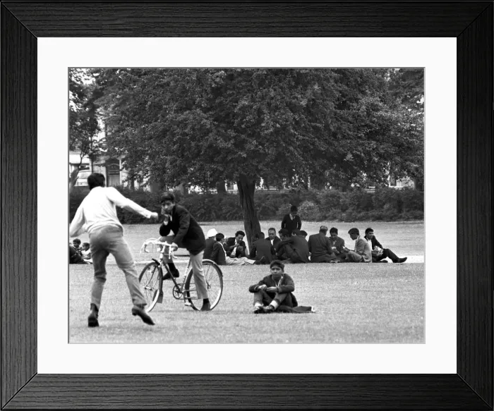 Framed Print : Asians playing cards in Gosford Park, Coventry. 25th July 1967 Framed Print : Asians playing cards in Gosford Park, Coventry. 25th July 1967