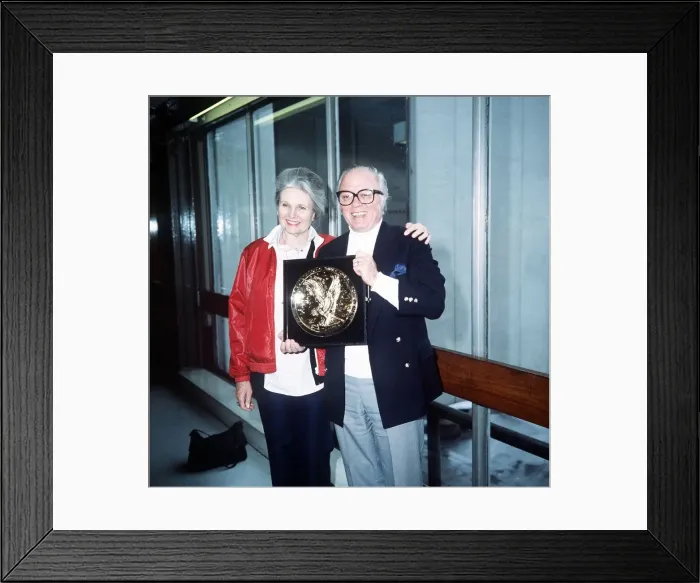 Framed Print : Sir Richard Attenborough With His Wife Sheila Framed Print : Sir Richard Attenborough With His Wife Sheila