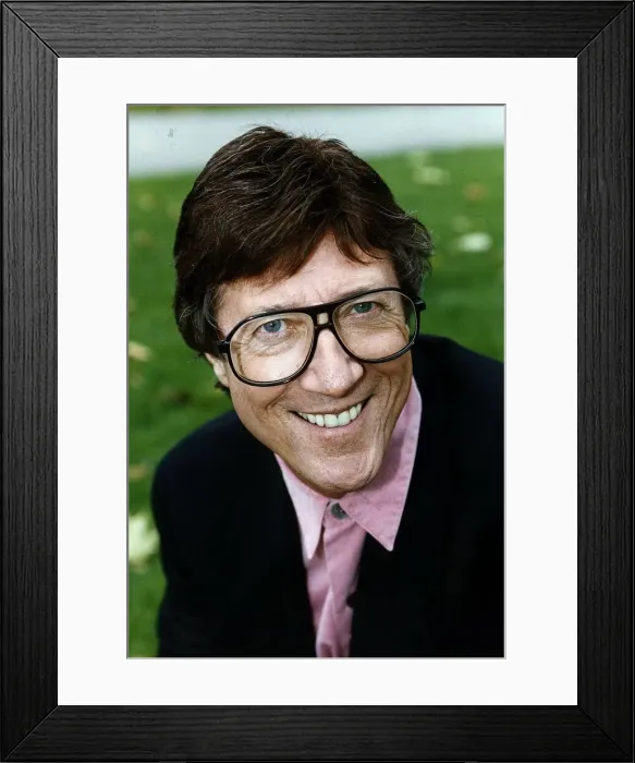 Framed Print : Hank Marvin Musician Shadows Music Framed Print : Hank Marvin Musician Shadows Music