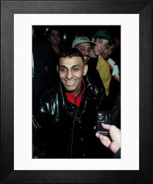 Framed Print : Naseem Hamed Boxing December 1997. Leaving Heathrow for New York Framed Print : Naseem Hamed Boxing December 1997. Leaving Heathrow for New York