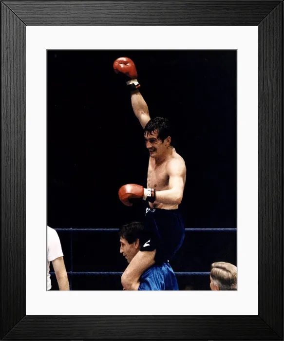 Framed Print : Barry McGuigan boxer celebrating after beating Tomas De Cruz Framed Print : Barry McGuigan boxer celebrating after beating Tomas De Cruz