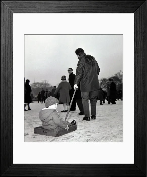 Framed Print : Boxing Day 1962 Whitestone Pond, Hampstead Framed Print : Boxing Day 1962 Whitestone Pond, Hampstead