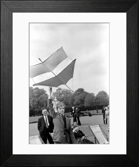 Framed Print : Kite Flying in Hyde Park. April 1952 C2007-009