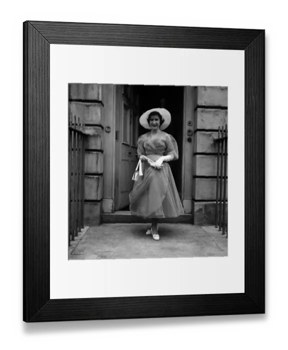 Framed Print : Corinna Robinson - Deb'. Elegant Lady About Town. June 1952 C2997