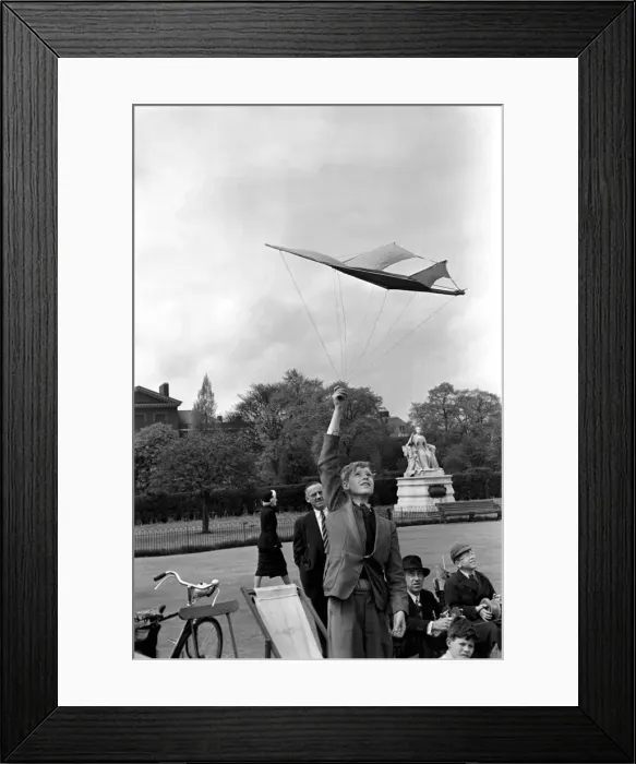 Framed Print : Kite Flying in Hyde Park. April 1952 C2007-008