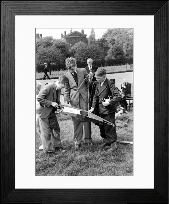 Framed Print : Kite Flying in Hyde Park. April 1952 C2007-007