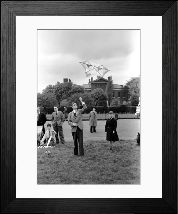 Framed Print : Kite Flying in Hyde Park. April 1952 C2007-003