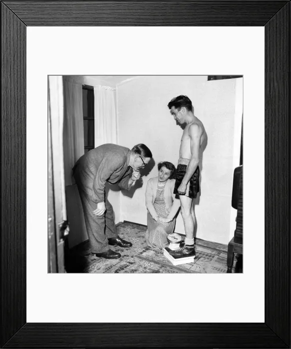 Framed Print : Clifford Terry, a Birmingham flyweight boxer only weighs 7 stone 7 pounds